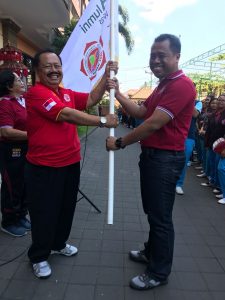 Penyerahan Bendera Alumni