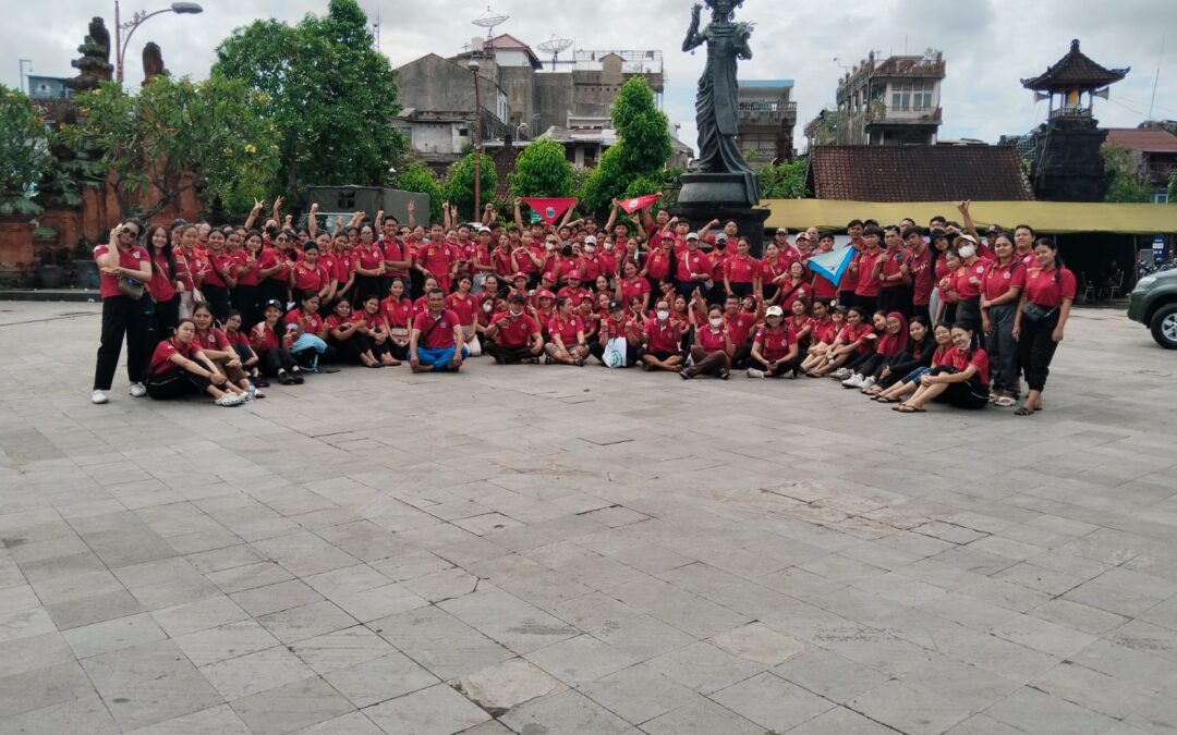 BAKTI SOSIAL CIVITAS AKADEMIKA STIKES WIRA  MEDIKA BALI DI PASAR BADUNG