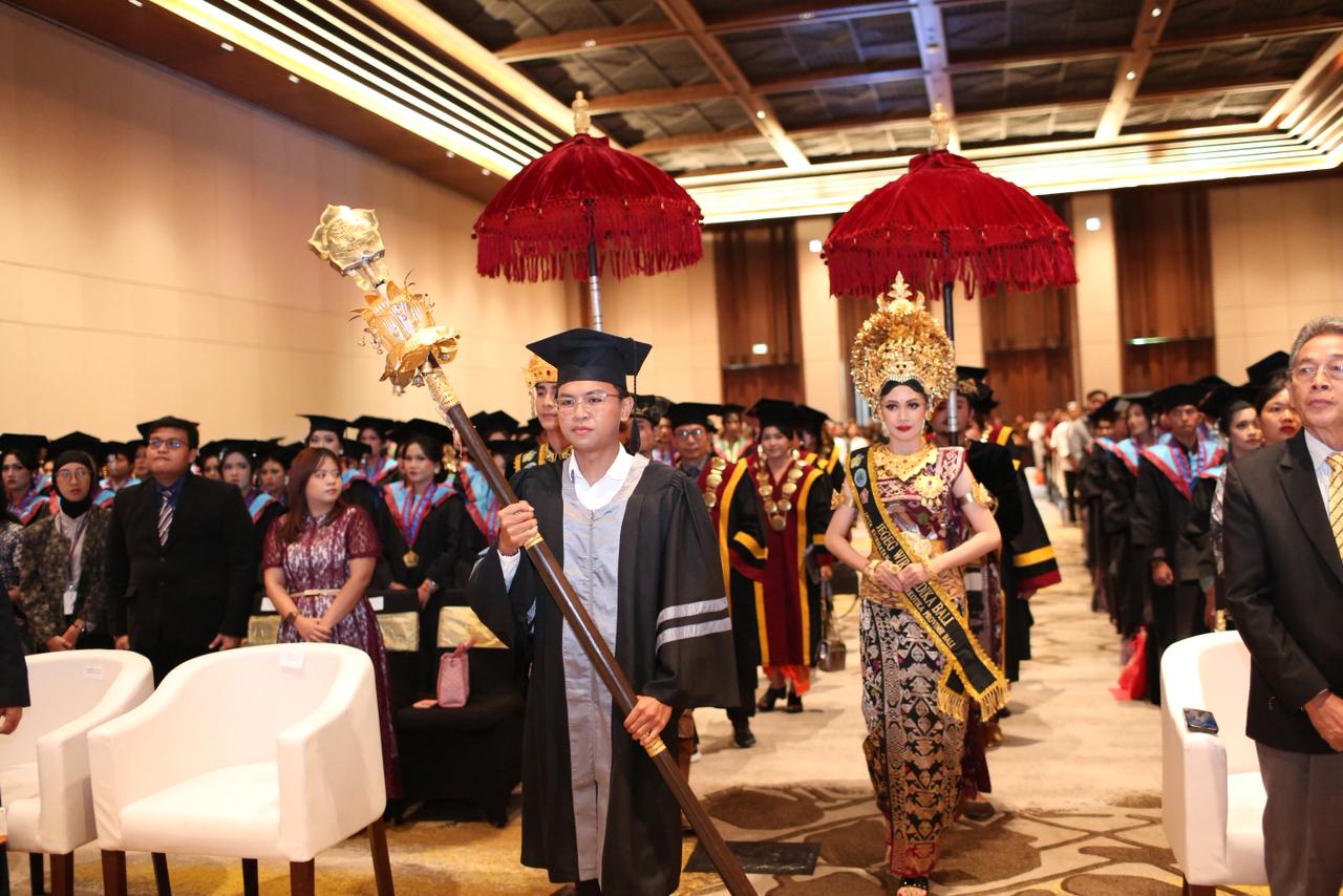 STIKES WIRA MEDIKA BALI GELAR WISUDA DAN ANGKAT SUMPAH TAHUN 2026